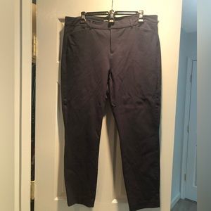 Old Navy pixie high rise cropped stretch pants in navy EUC size 14